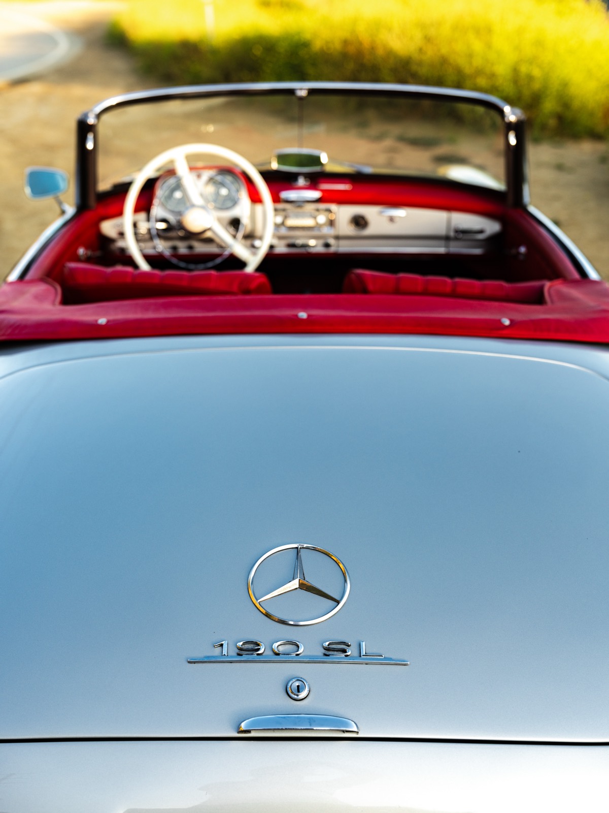 Chrome Mercedes-Benz star and 190 SL badge on the rear deck